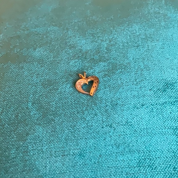 White and yellow 10k gold heart pendant - Picture 2 of 5